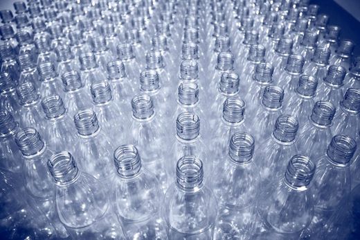 Cómo se hace una botella de plástico paso a paso